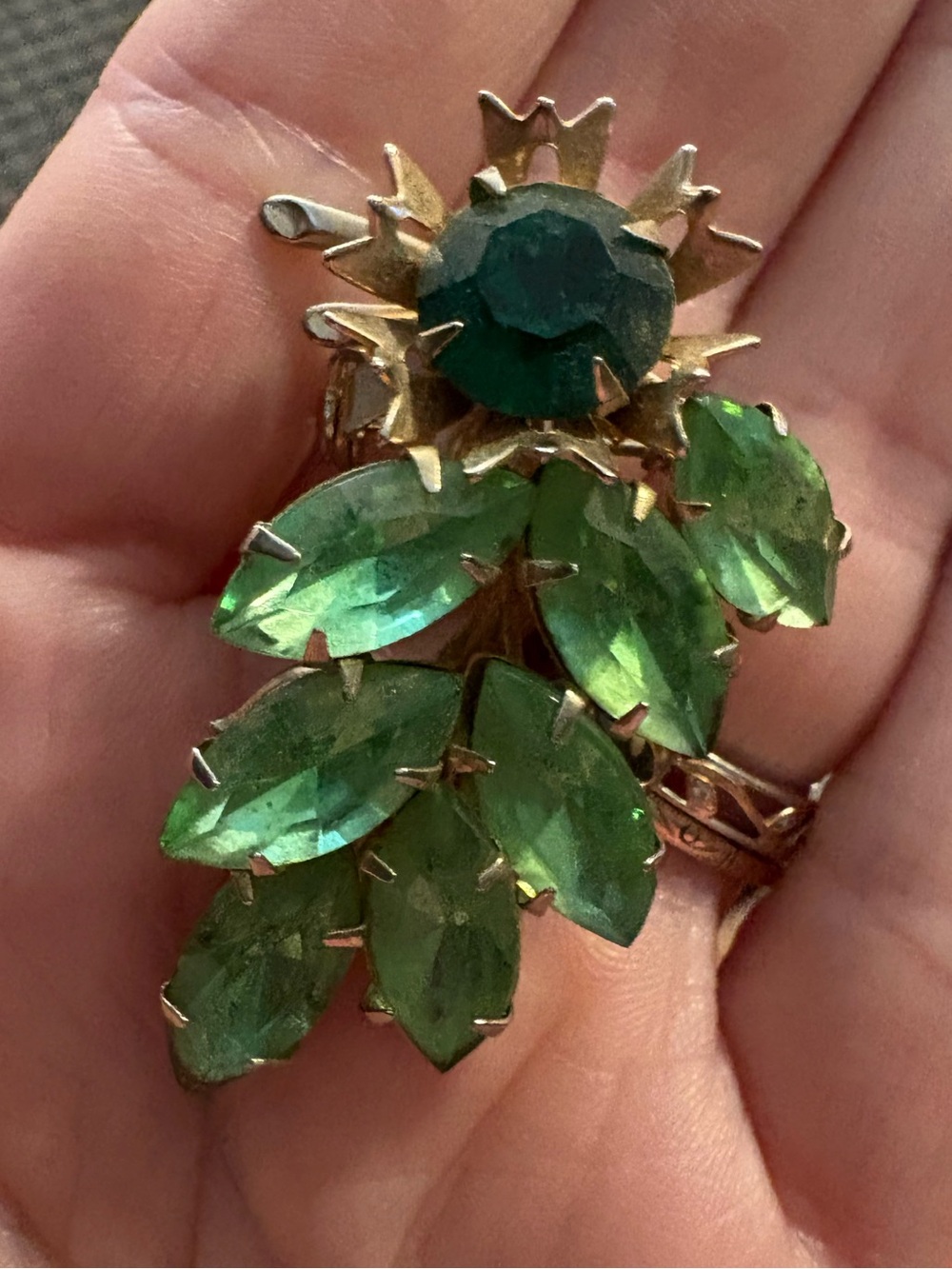 VINTAGE MCM Green Rhinestone Leaf Pin Brooch
